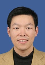 穿着西装笔挺的男子
描述已自动生成